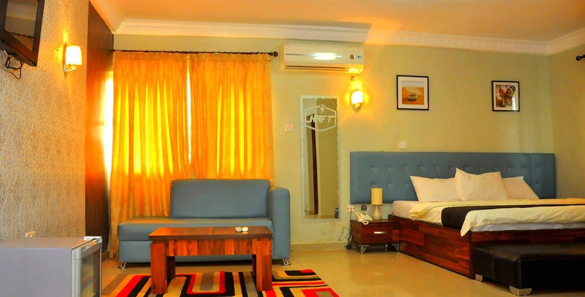 Royal Kaft Hotel Ikorodu ภายนอก รูปภาพ