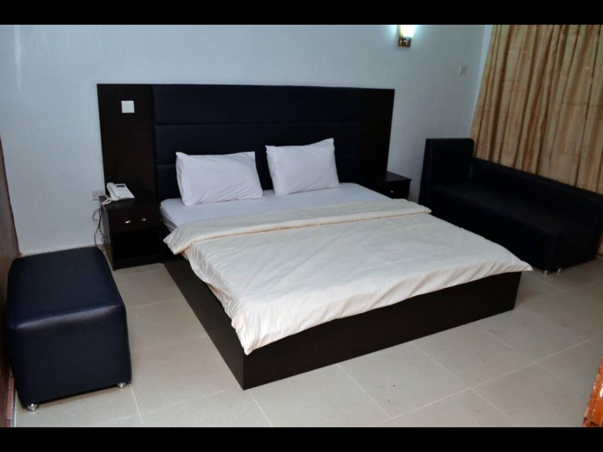 Royal Kaft Hotel Ikorodu ภายนอก รูปภาพ