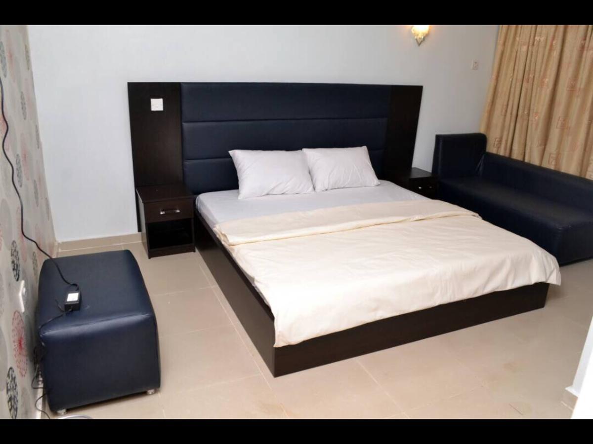 Royal Kaft Hotel Ikorodu ภายนอก รูปภาพ