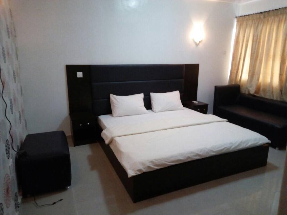 Royal Kaft Hotel Ikorodu ภายนอก รูปภาพ