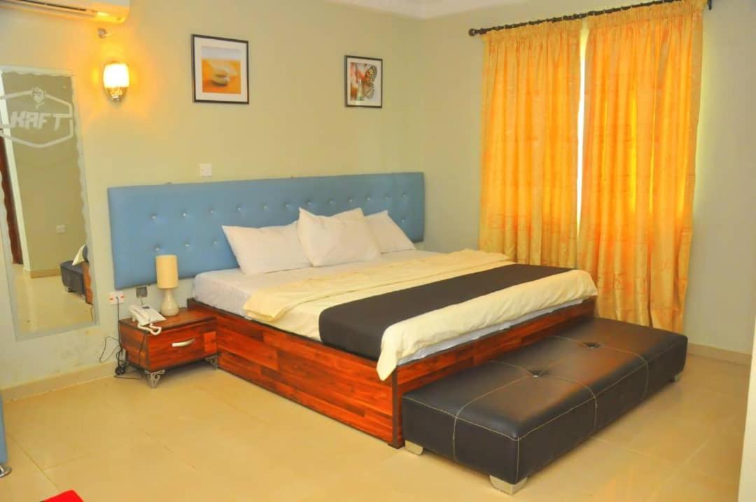 Royal Kaft Hotel Ikorodu ภายนอก รูปภาพ